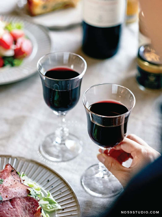 Vintage-Inspired Elegance Wine Glass Pair