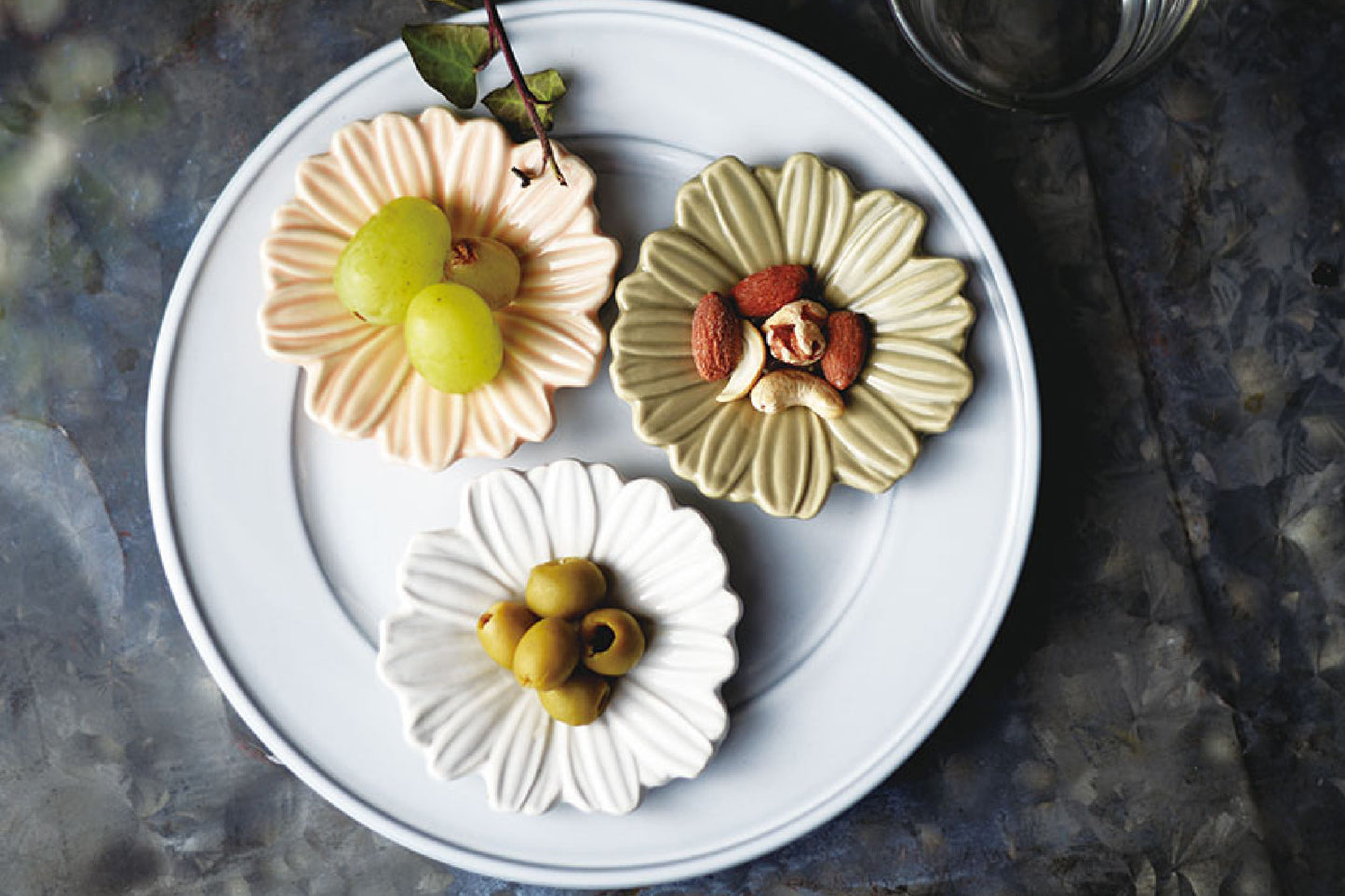 Margaret Flower-Shaped Mini Plate