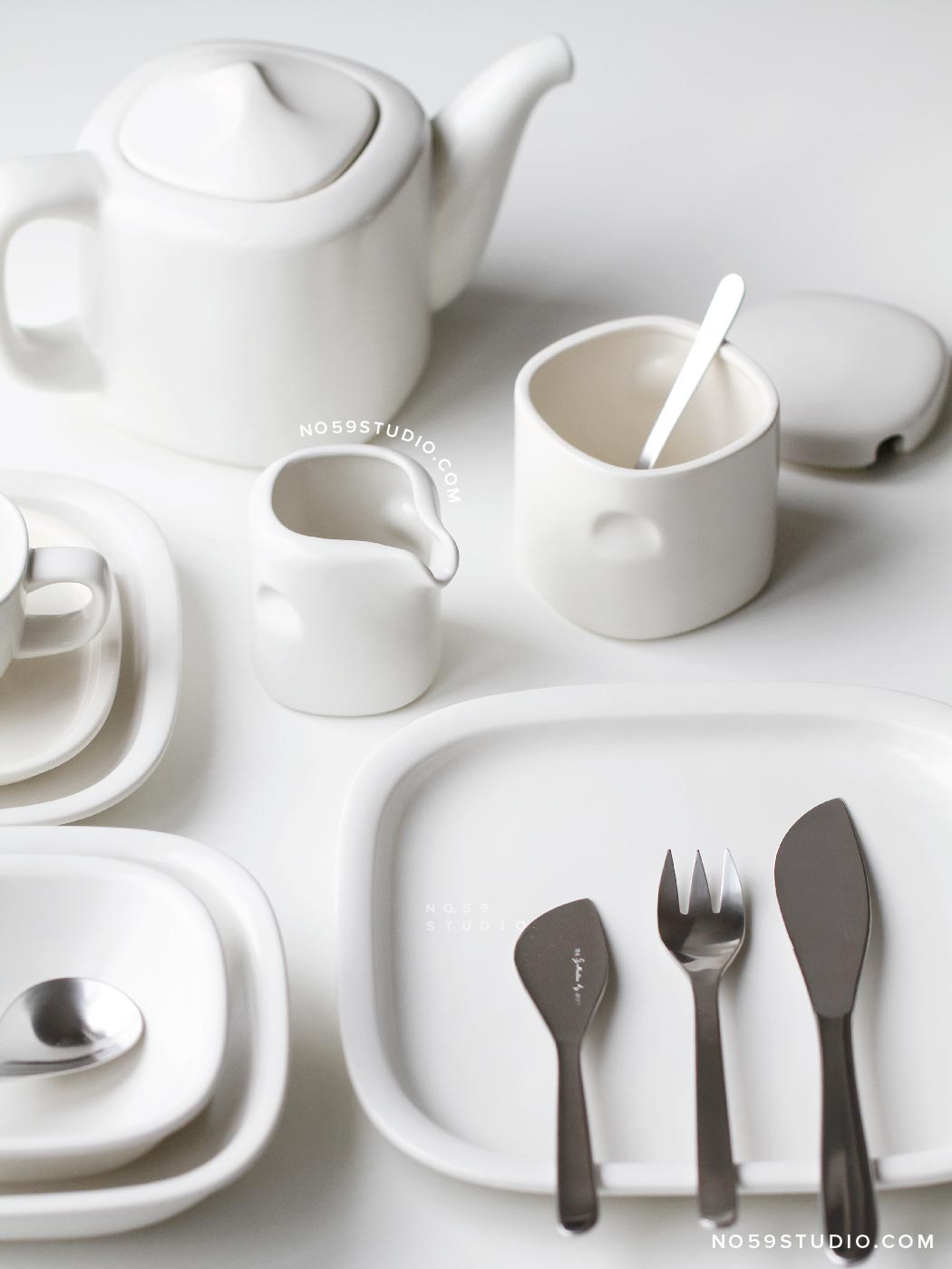 Sori Yanagi Black and White Collection – White Teapot, Creamer, and Sugar Bowl