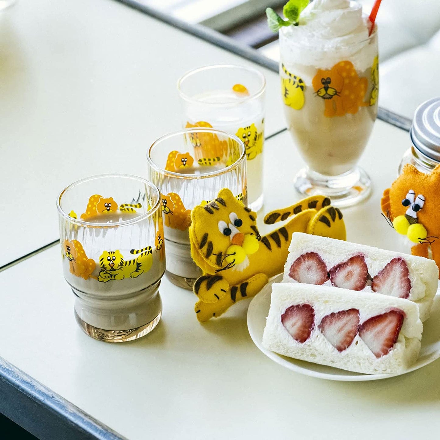 Aderia Retro Zoomate Tiger and Leopard Tumbler