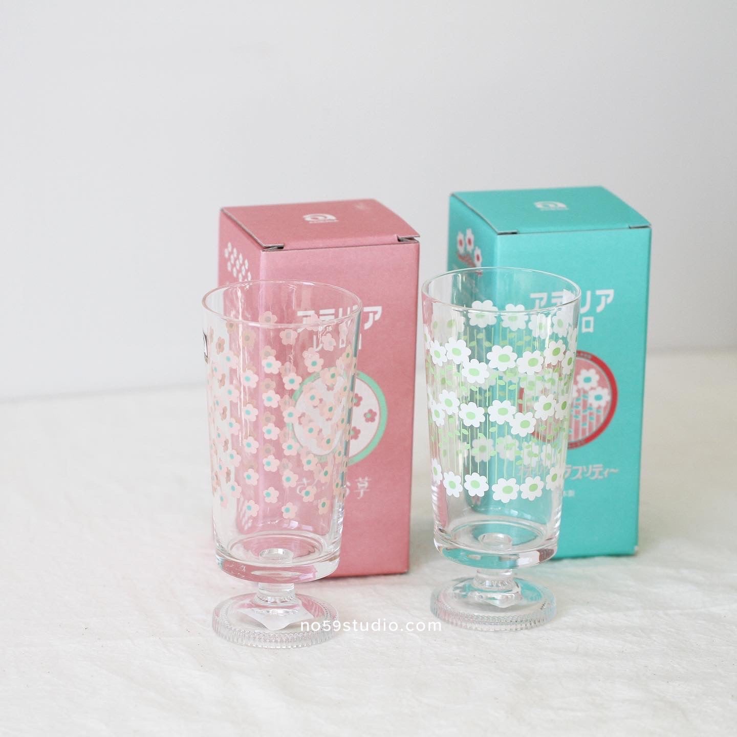 Aderia Retro Baby's Breath Tumbler with Stem