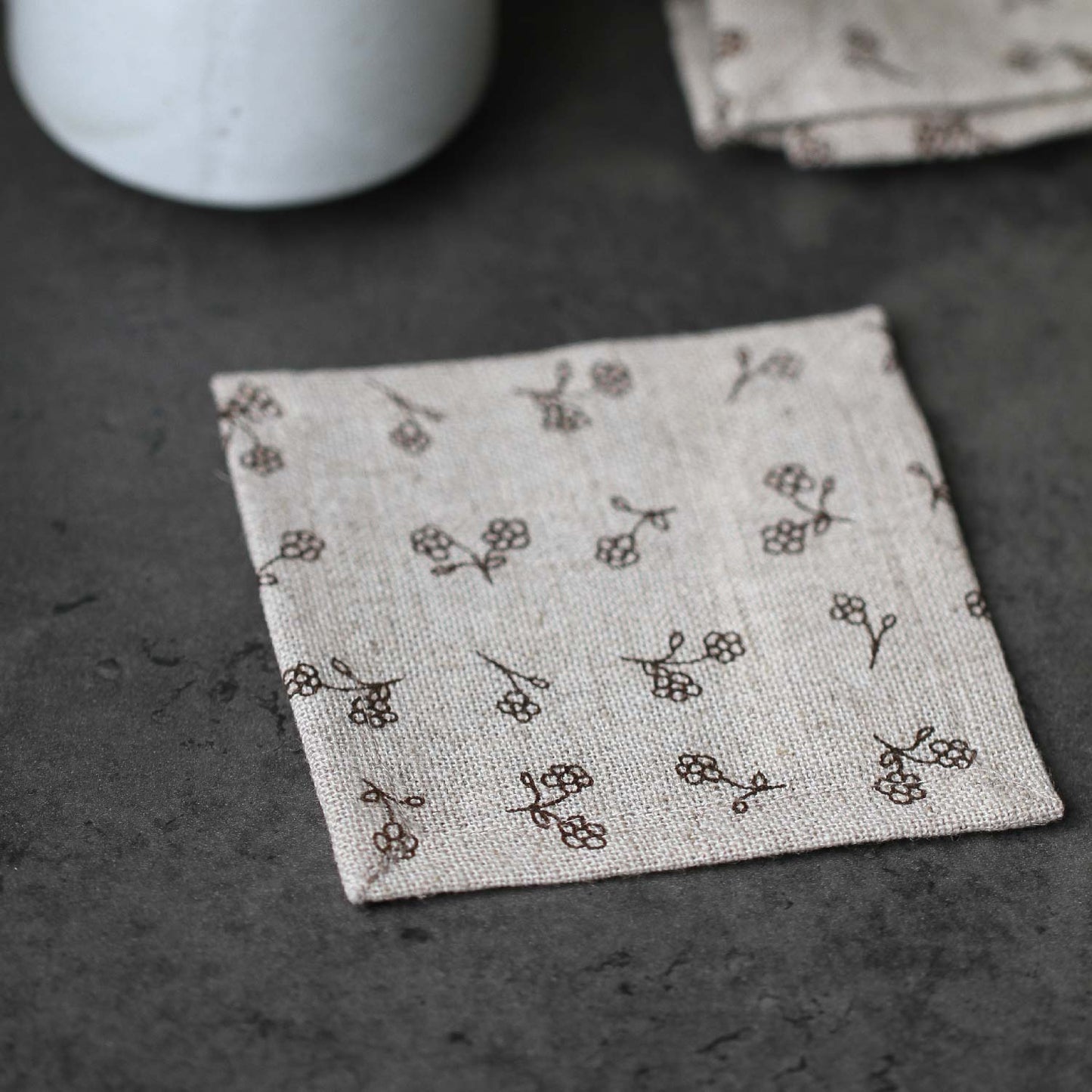 100% Linen Flowers Pattern Coaster