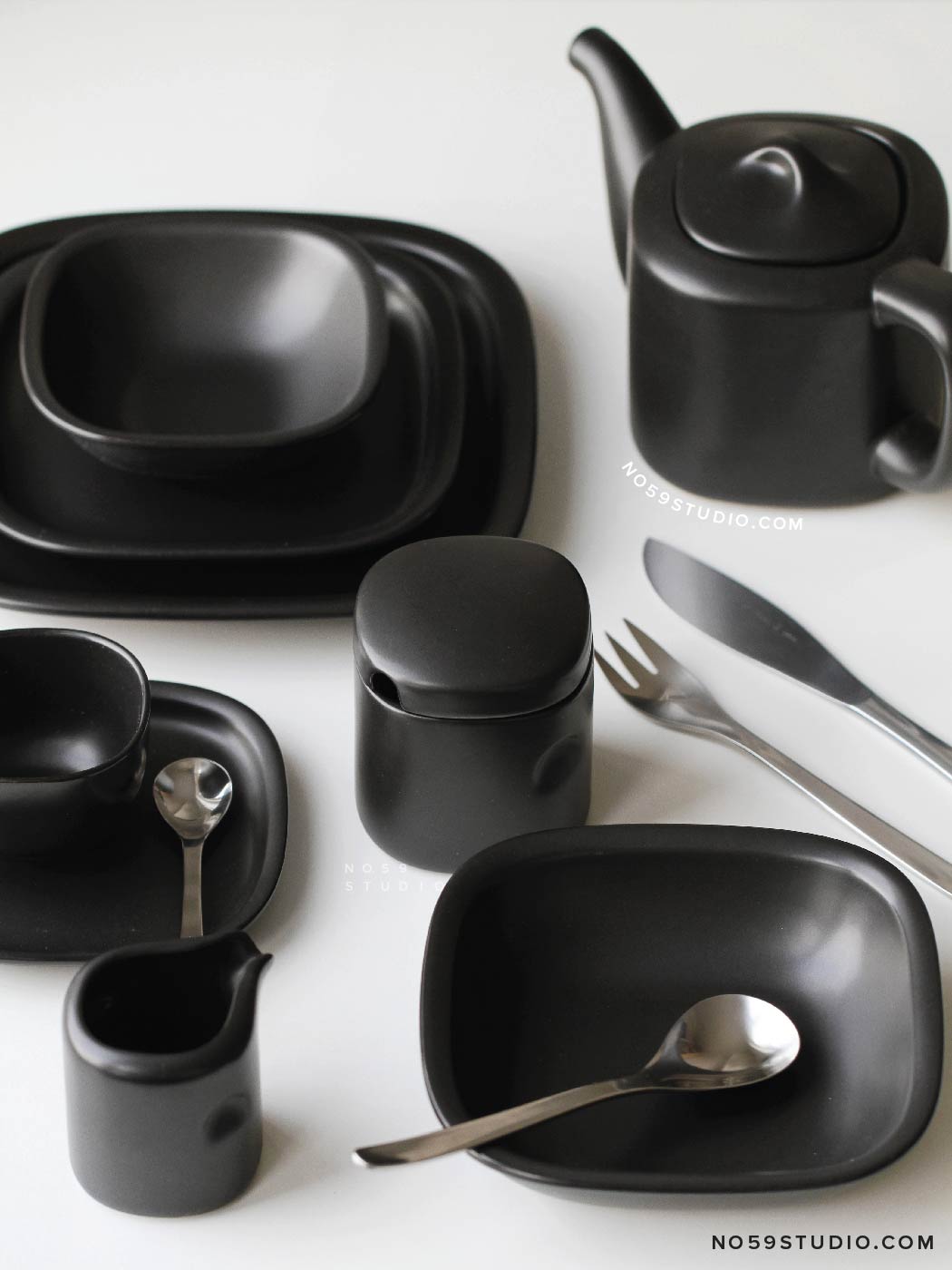 Sori Yanagi Black and White Collection – Black Teapot, Creamer, and Sugar Bowl