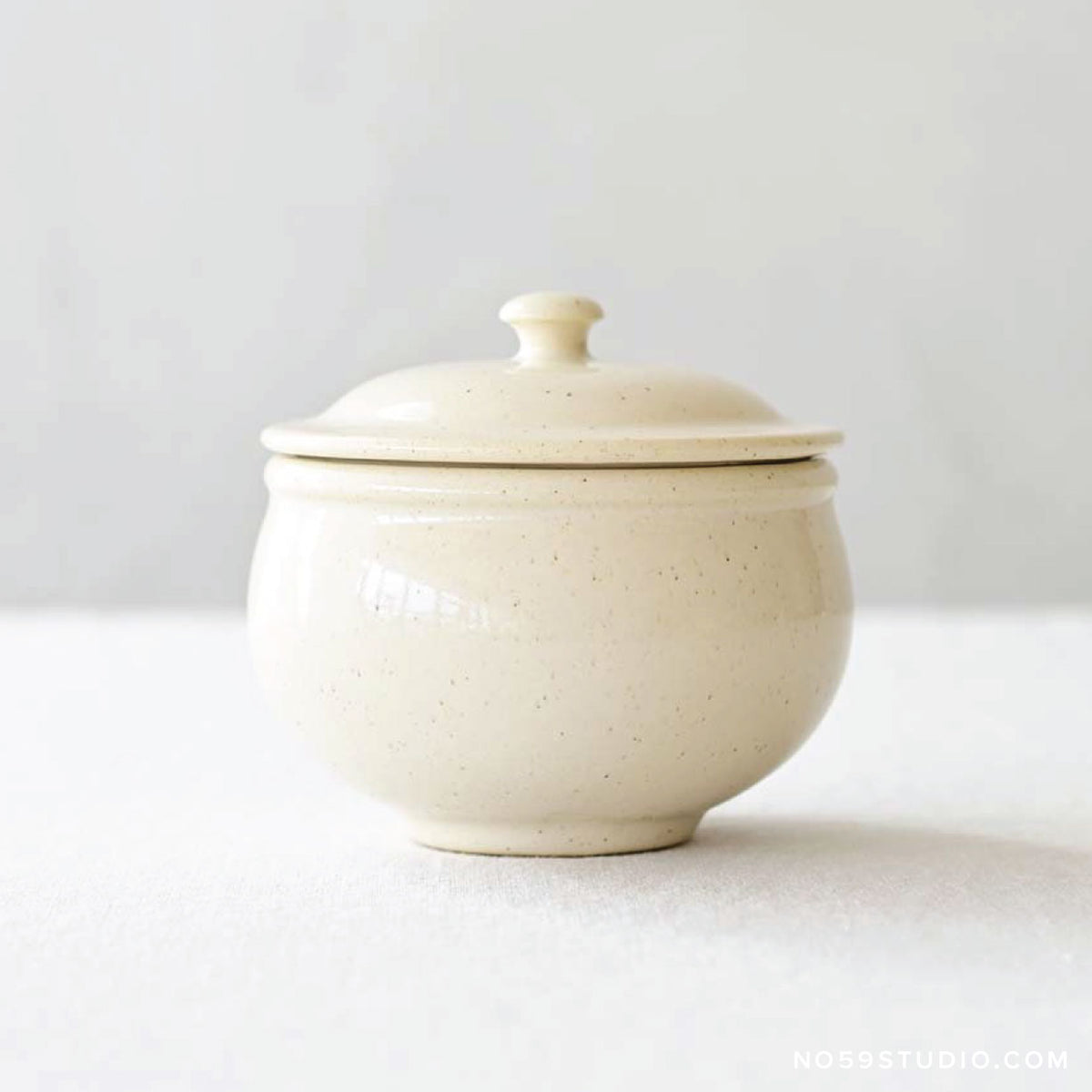 Mémé Rustic Lidded Bowl – White