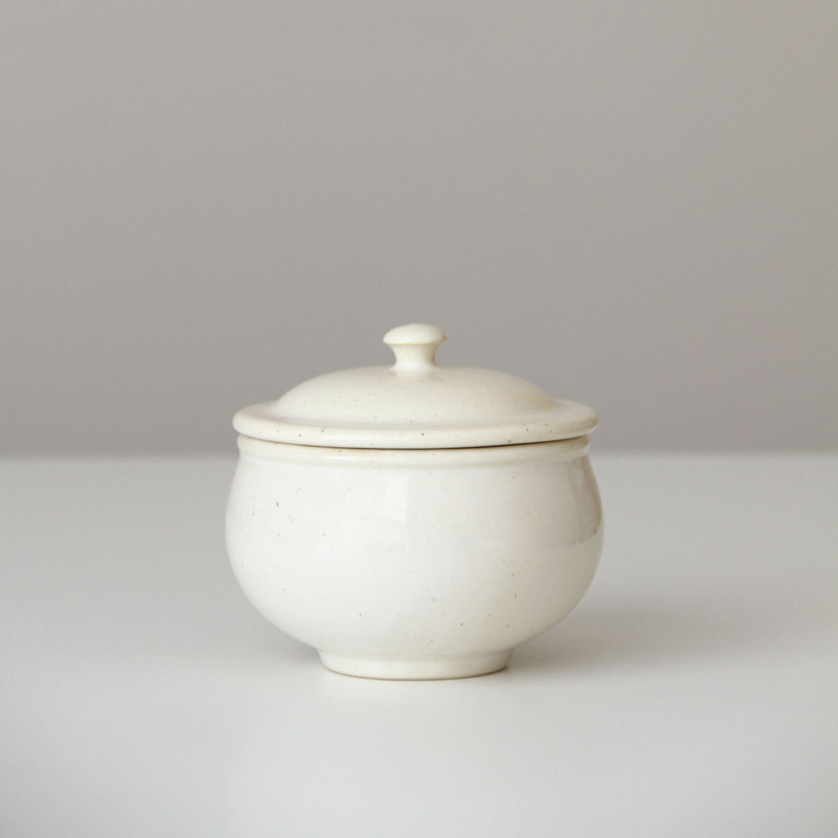 Mémé Rustic Lidded Bowl – White