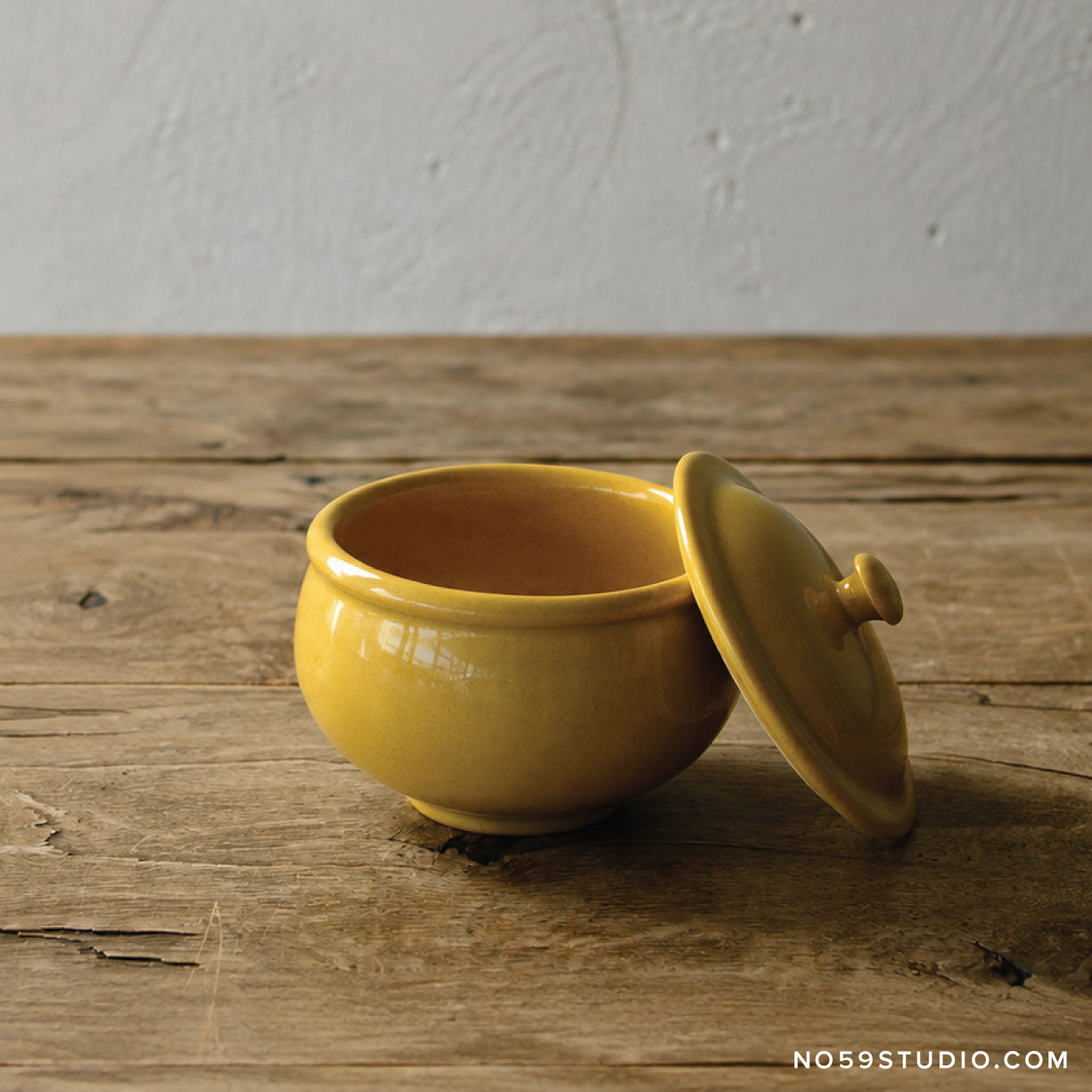 Mémé Rustic Lidded Bowl – Yellow