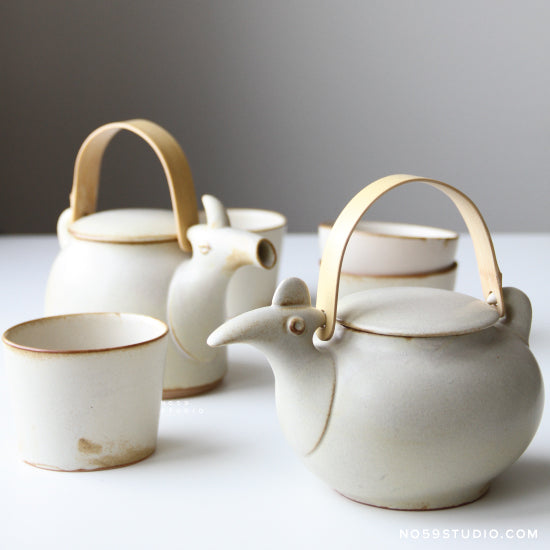 oyatsu3アイボリー1 Japanese Artisan Tori Teapot with Bamboo Handle | NO.59 STUDIO