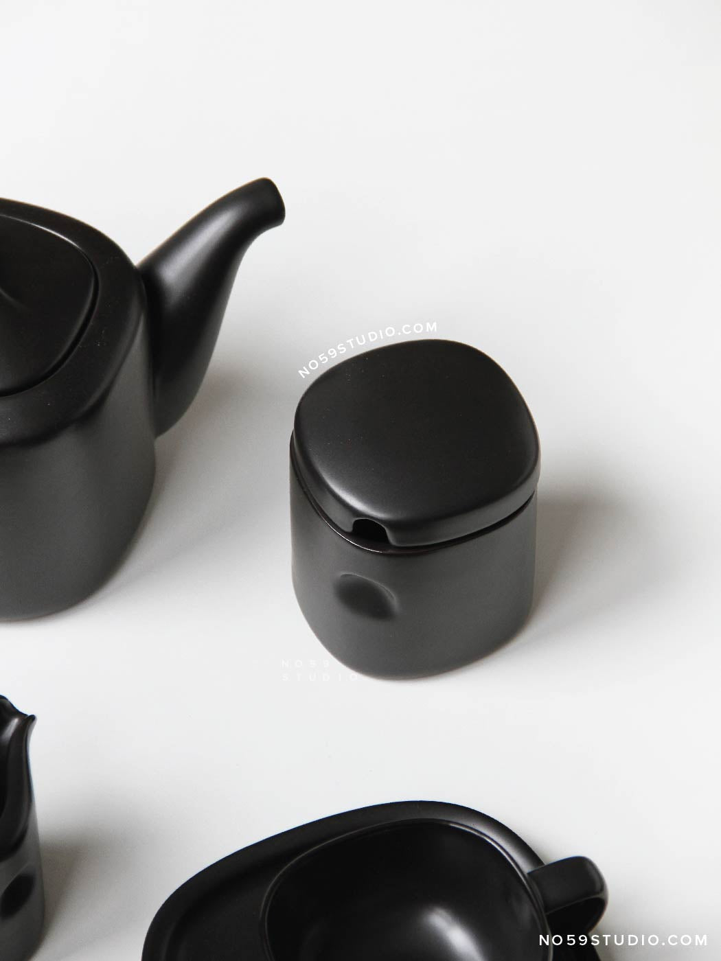 Sori Yanagi Black and White Collection – Black Teapot, Creamer, and Sugar Bowl