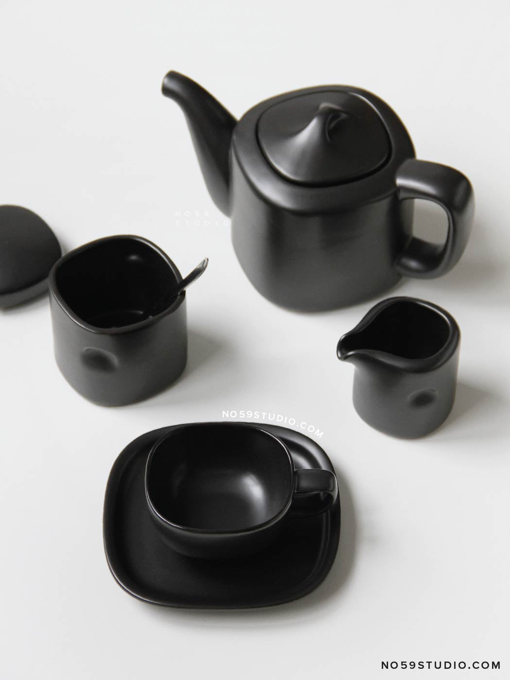 Sori Yanagi Black and White Collection – Teacup and Saucer