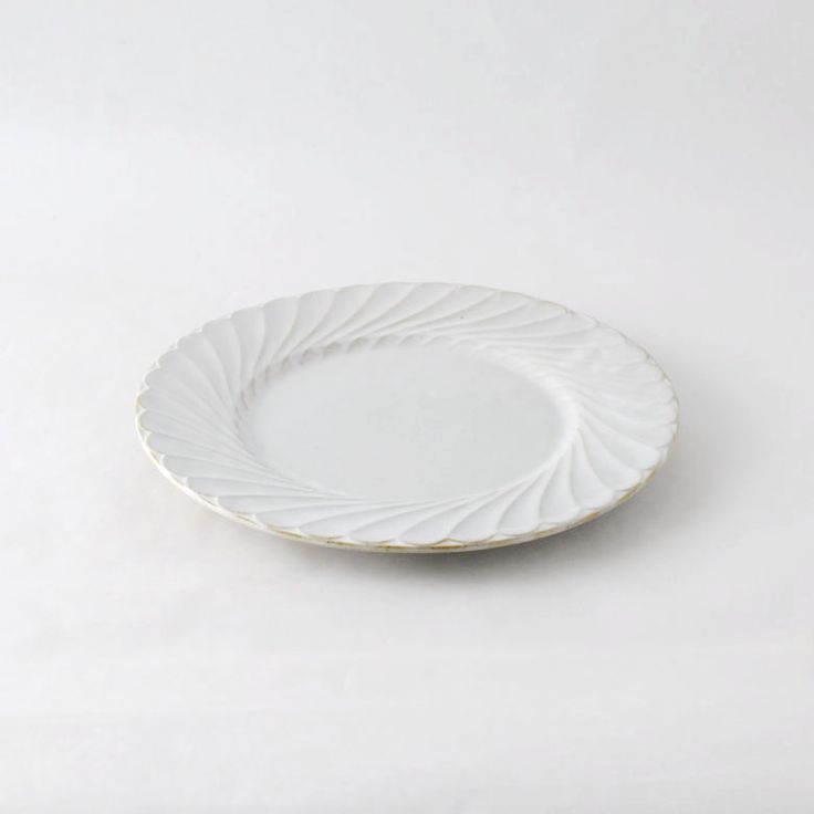 Vintage Style Ruffled Edge Ceramic Plate