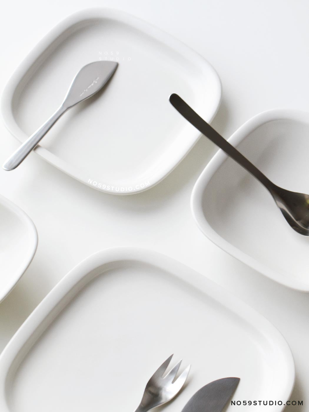 Sori Yanagi Black and White Collection – White Dinnerware